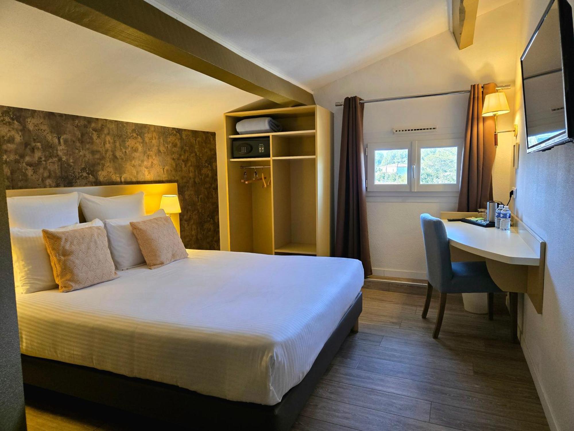 Hotel Le Saint-Genies Uzès Екстериор снимка