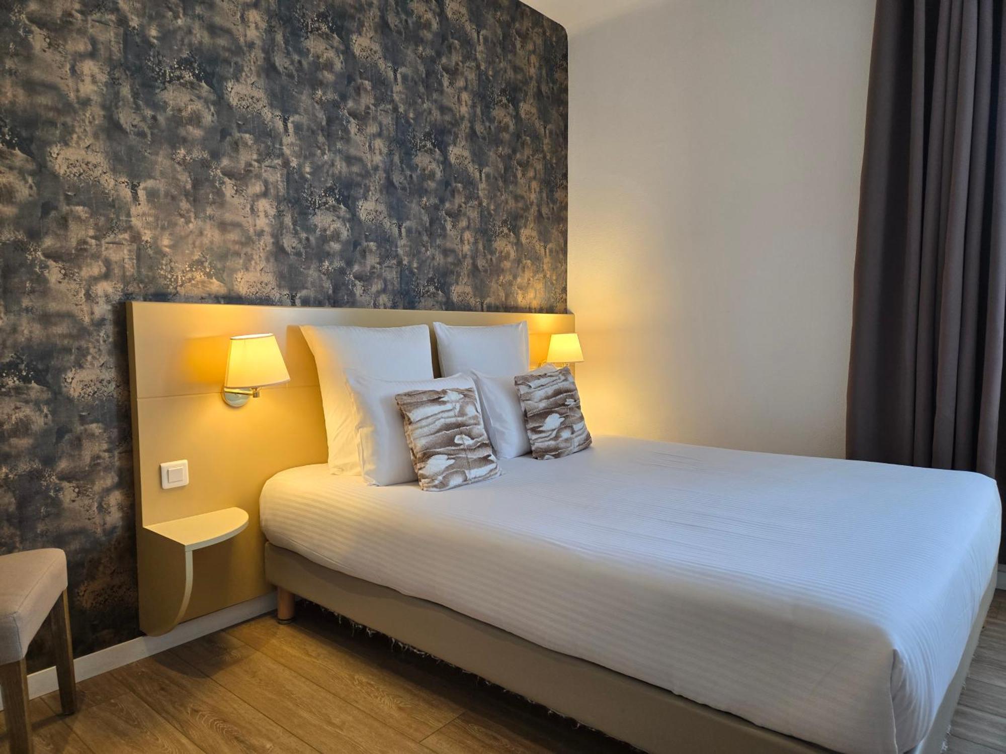 Hotel Le Saint-Genies Uzès Екстериор снимка