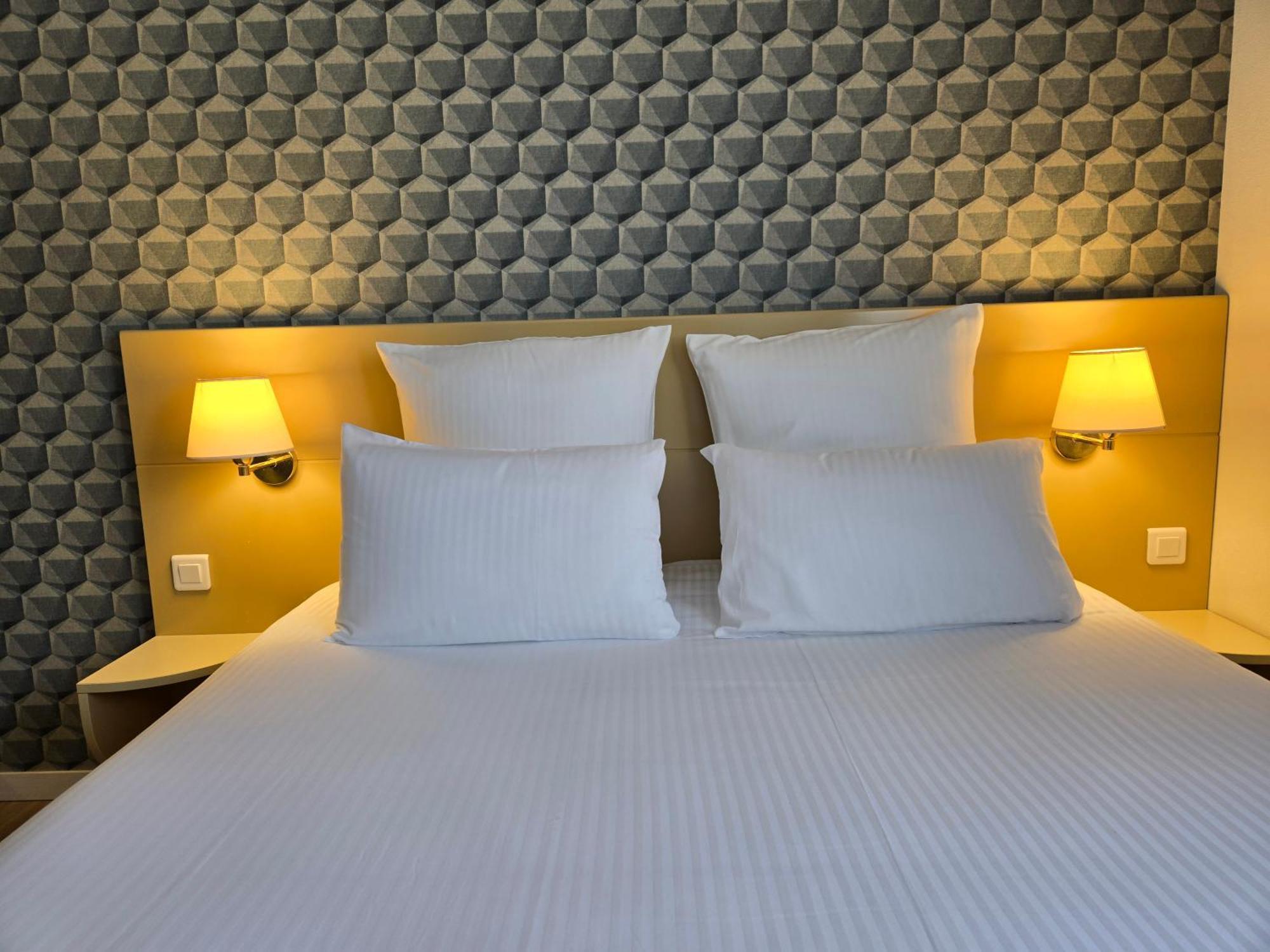 Hotel Le Saint-Genies Uzès Екстериор снимка