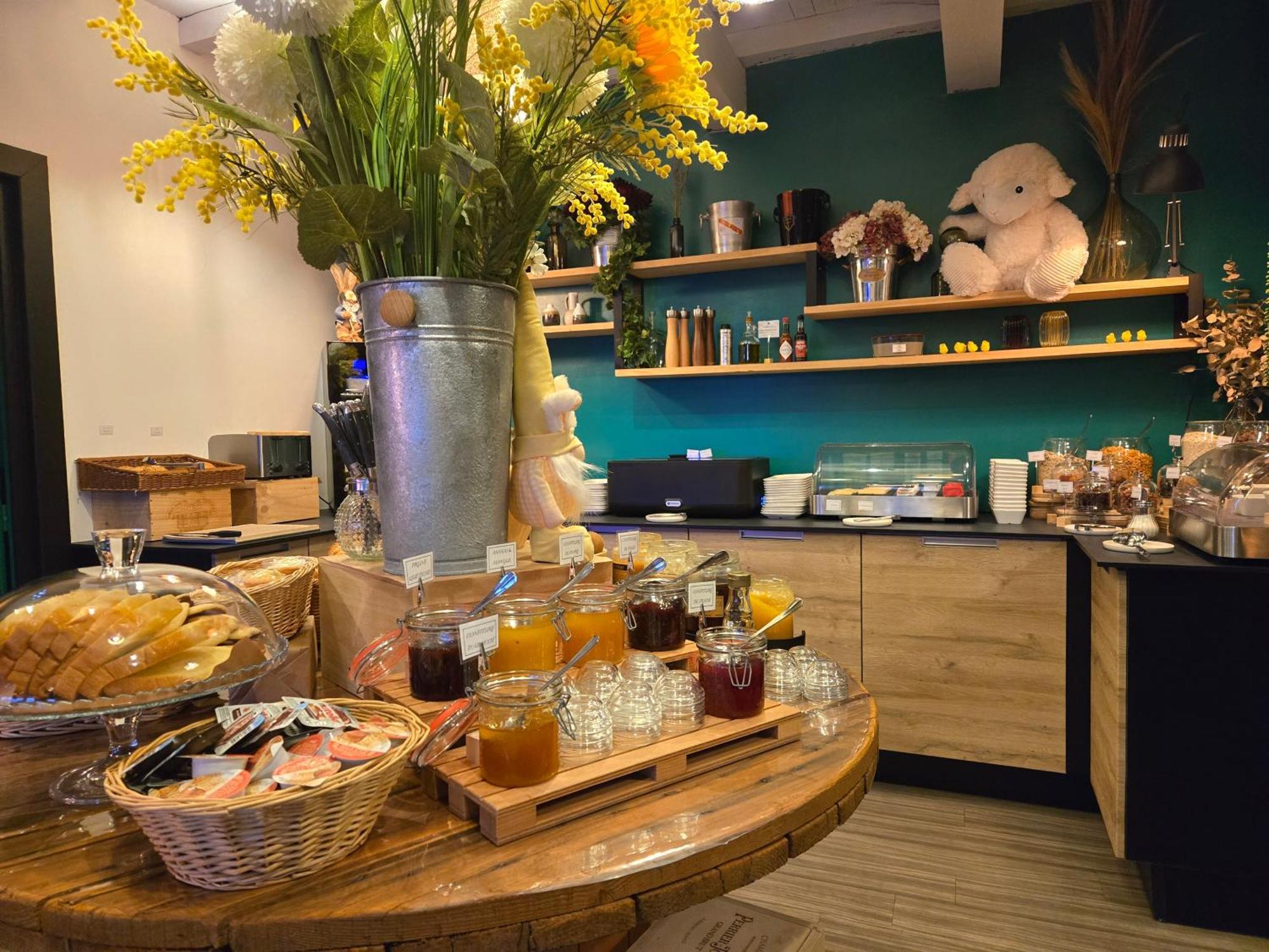 Hotel Le Saint-Genies Uzès Екстериор снимка